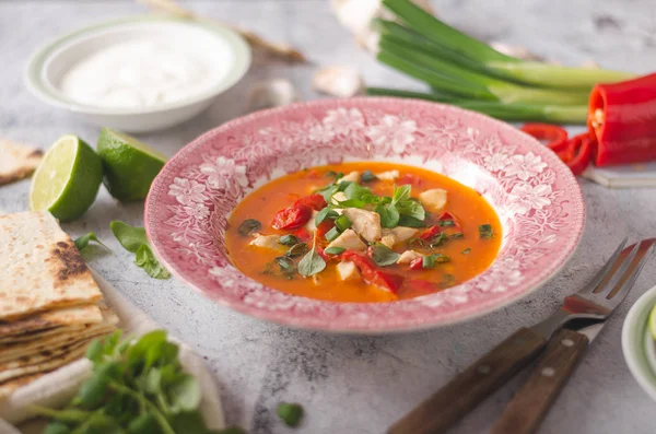 Comida Indiana Picante Deliciosa Com Legumes Frescos Suco Limão Interior — Fotografia de Stock