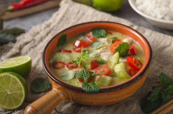 Delicioso curry verde casero —  Fotos de Stock