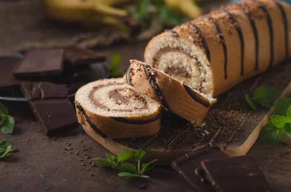 Bolo de rolo de banana de chocolate caseiro — Fotografia de Stock