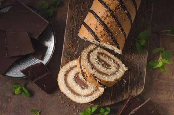 Hausgemachte Schokoladenbananenrolle Kuchen — Stockfoto