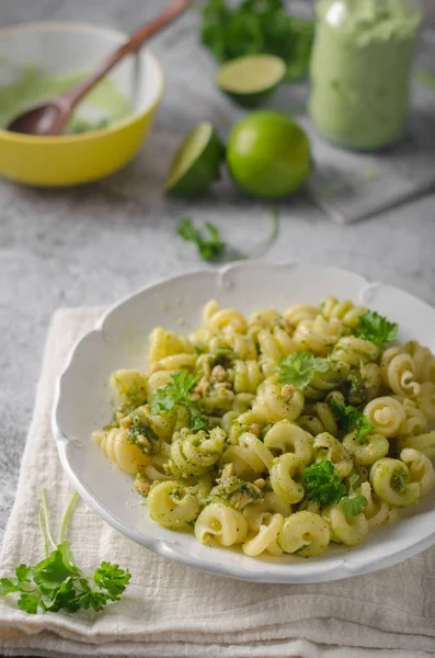 Fresh semolina pasta with pesto — Stock Photo, Image