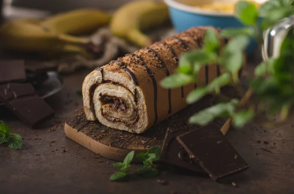 Zelfgemaakte chocolade banaan broodje cake — Stockfoto