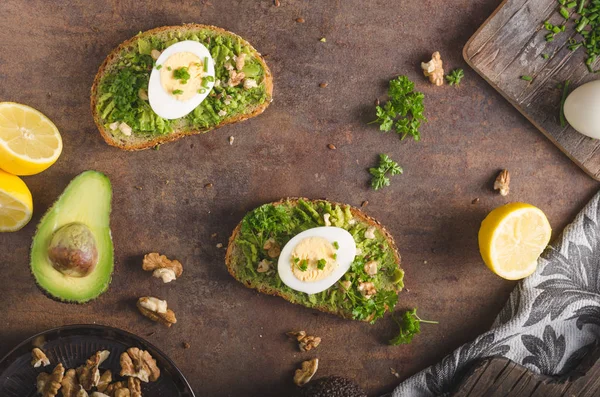 Hemmagjord hälsosam avokado bröd — Stockfoto
