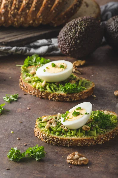 Zelfgemaakte gezonde avocado brood — Stockfoto