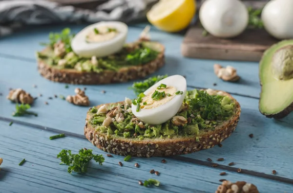 Pan casero de aguacate saludable — Foto de Stock