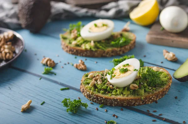 Pan casero de aguacate saludable — Foto de Stock