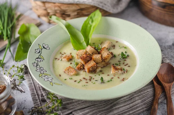 Bear garlic and herbs soup
