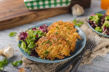 Ev yapımı gevrek patates krep