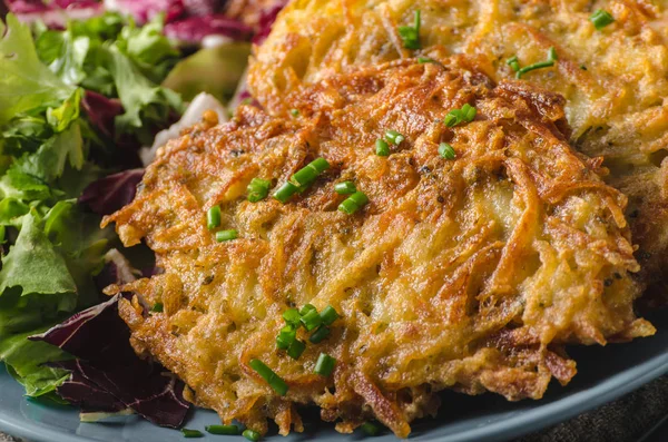 Homemade crispy potato pancakes — Stock Photo, Image