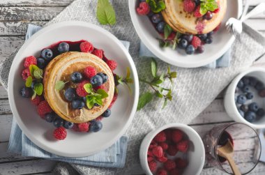 Orman meyve soslu krep