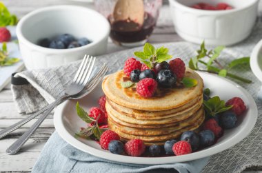 Orman meyve soslu krep