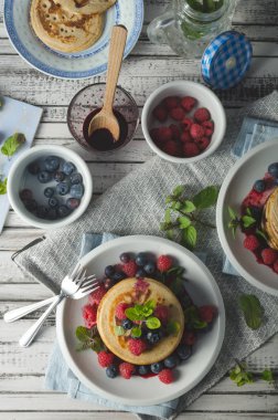 Orman meyve soslu krep