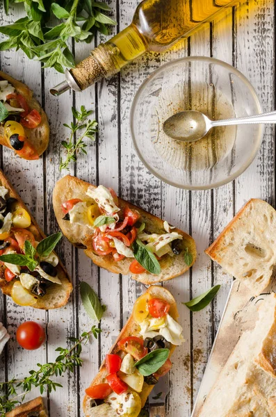 Crostini with tomatoes and olives — Stock Photo, Image