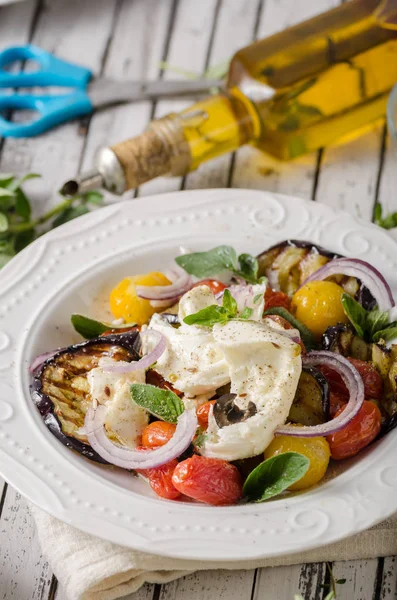 Grilled eggplant with tomatoes — Stock Photo, Image