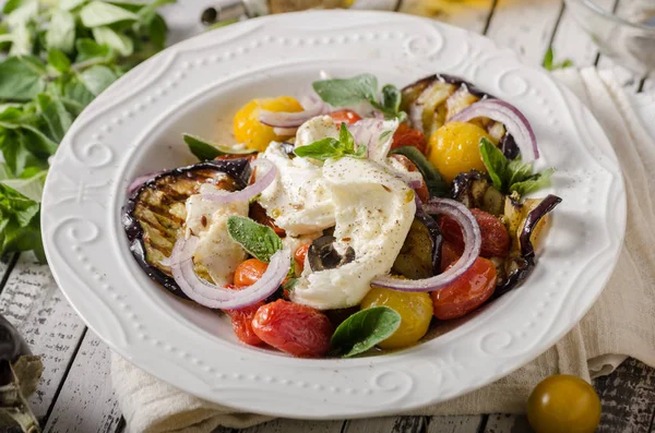 Berinjela grelhada com tomate — Fotografia de Stock