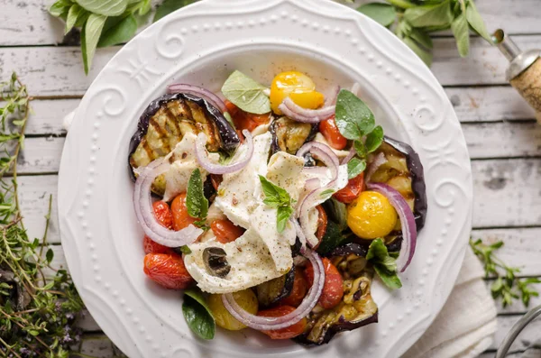 Aubergine grillée aux tomates — Photo