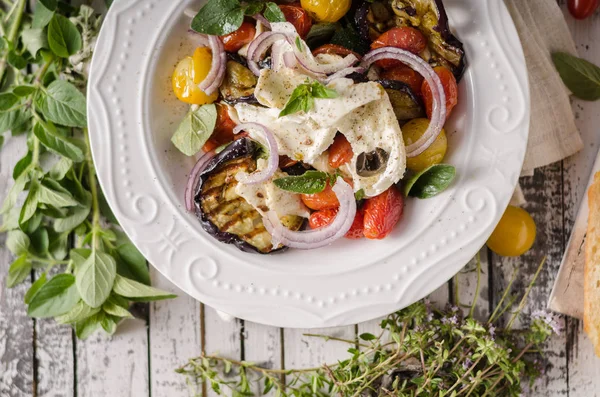 Grilled eggplant with tomatoes — Stock Photo, Image