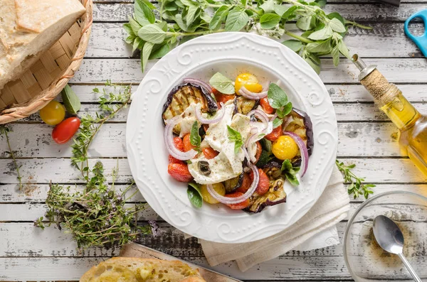 Melanzane alla griglia con pomodori — Foto Stock