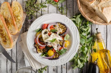 Izgara patlıcan domates ile