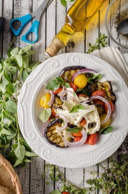 Izgara patlıcan domates ile