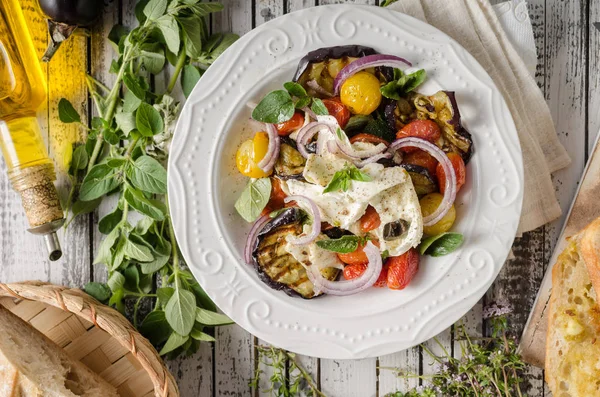 Grilled eggplant with tomatoes — Stock Photo, Image