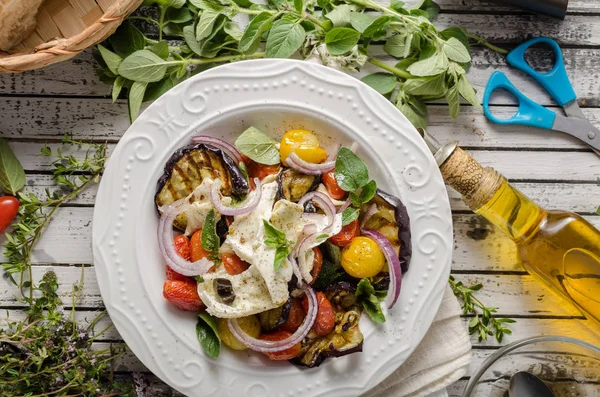 Melanzane alla griglia con pomodori — Foto Stock