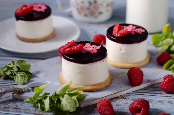 Ev yapımı rapsberry cheesecake — Stok fotoğraf