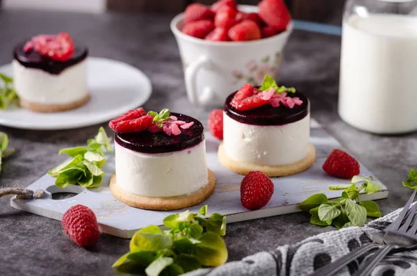 Gâteau au fromage aux rapsberry fait maison — Photo