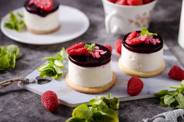 Gâteau au fromage aux rapsberry fait maison — Photo