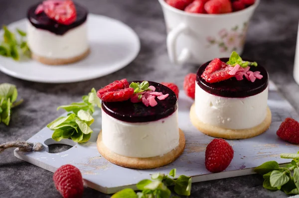 Gâteau au fromage aux rapsberry fait maison — Photo