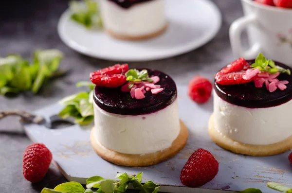 Ev yapımı rapsberry cheesecake — Stok fotoğraf