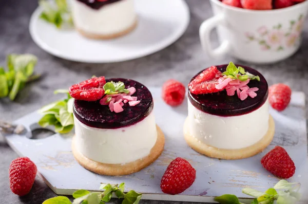 Ev yapımı rapsberry cheesecake — Stok fotoğraf