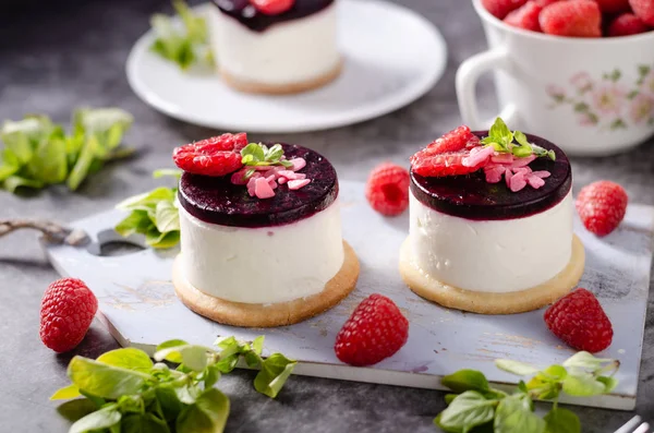 Ev yapımı rapsberry cheesecake — Stok fotoğraf