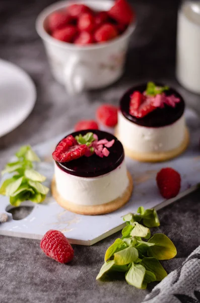 Bolo de queijo de rapsberry caseiro — Fotografia de Stock