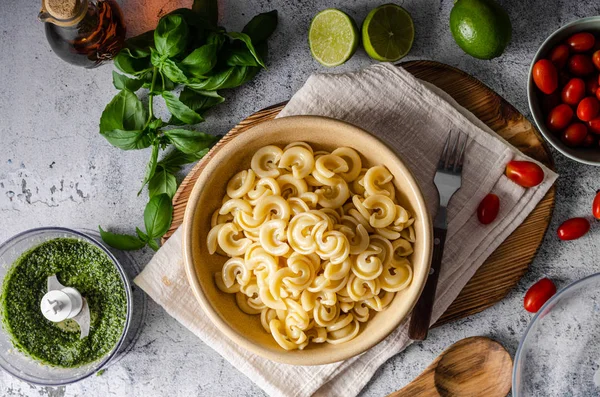 Homemade pesto pasta prepare — Stock Photo, Image