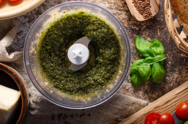 Fesleğen pesto ev yapımı