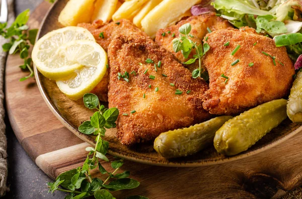 Original schnitzel with homemade french fries — Stock Photo, Image