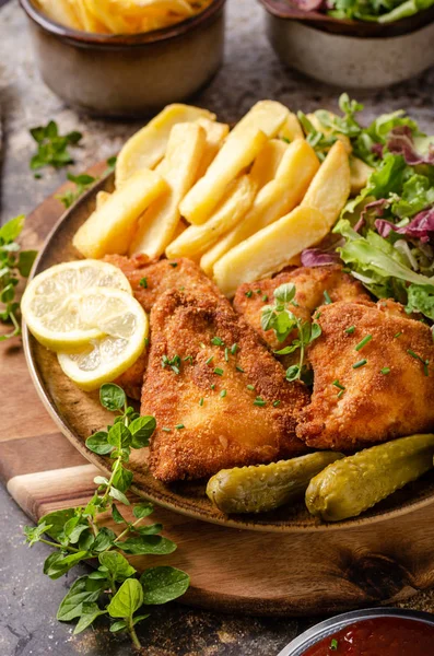 Original schnitzel with homemade french fries — Stock Photo, Image