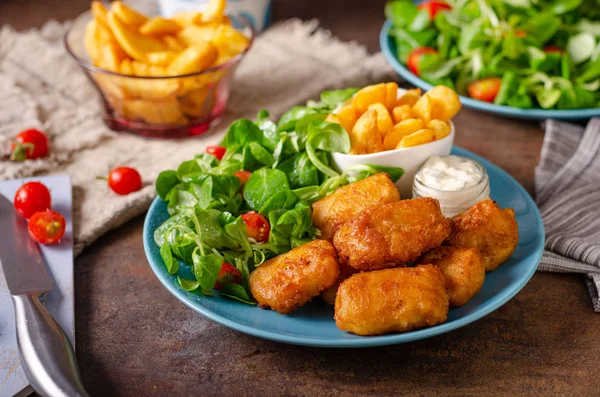 Homemade fish and chips — Stock Photo, Image