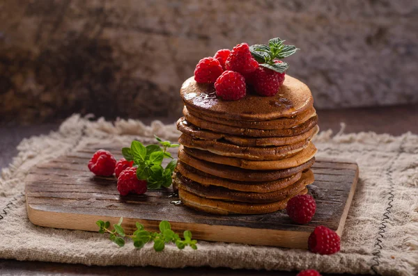 Delicious homemade pancakes with maple syrup — Stock Photo, Image