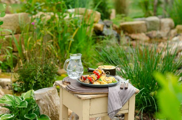 Outside grilling shish kebab — Stock Photo, Image