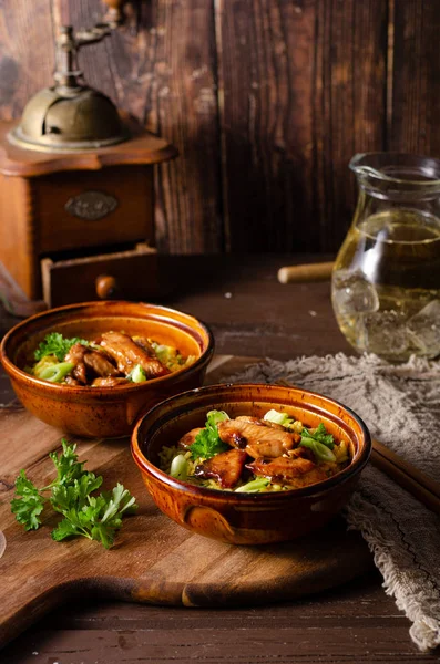 Pâtes de tomates fraîches au saumon — Photo