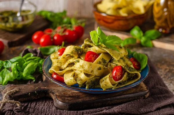 Deliciosa Pasta Sémola Con Pesto Casero Tomates — Foto de Stock