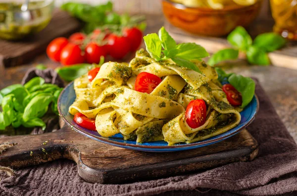 Delicious Semolina Pasta Homemade Pesto Tomatoes — Stock Photo, Image