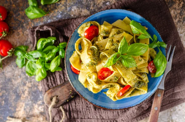 Massa Sêmola Deliciosa Com Pesto Caseiro Tomate — Fotografia de Stock