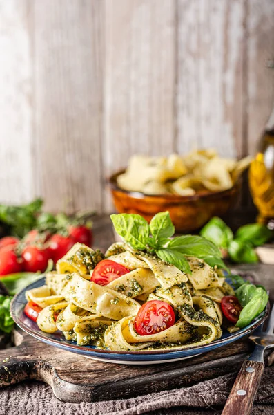 Massa Sêmola Deliciosa Com Pesto Caseiro Tomate — Fotografia de Stock