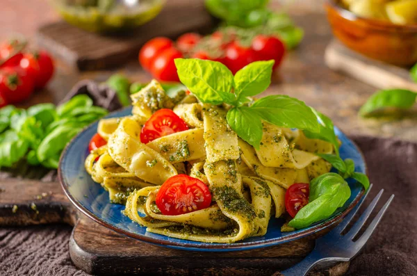 Delicious Semolina Pasta Homemade Pesto Tomatoes — Stock Photo, Image