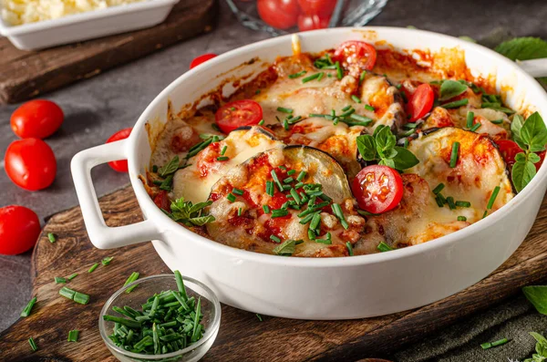 Berenjena Horno Con Queso Hierbas Salsa Tomate — Foto de Stock