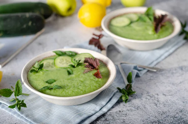 Frische Und Saubere Kalte Suppe Voller Köstlicher Vitamine — Stockfoto