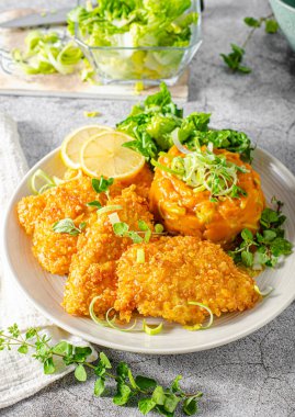 Mısır gevreği ve tatlı patatesli lezzetli ekmek.